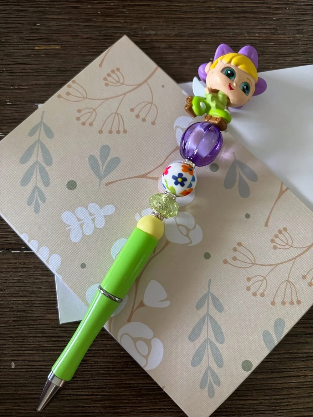 Disney Doorables: TinkerBell Fairies: Tinkerbell rollerskate handmade beaded pen